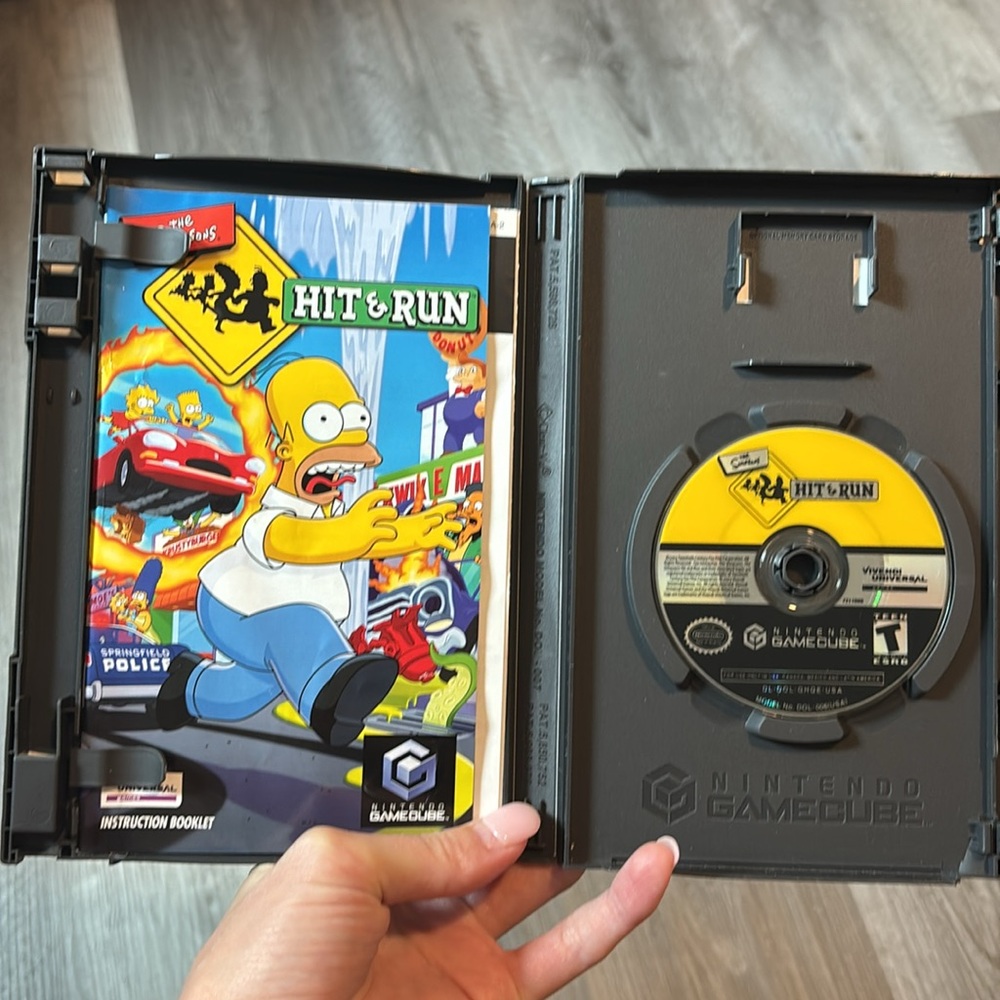 Simpsons Hit & Run Nintendo GameCube Players Choice Fun Adventure - Picture 2 of 3